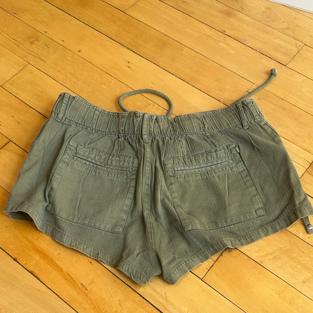 Free People Waimea Slouchy Shorts Khaki Green - Picture 2 of 5